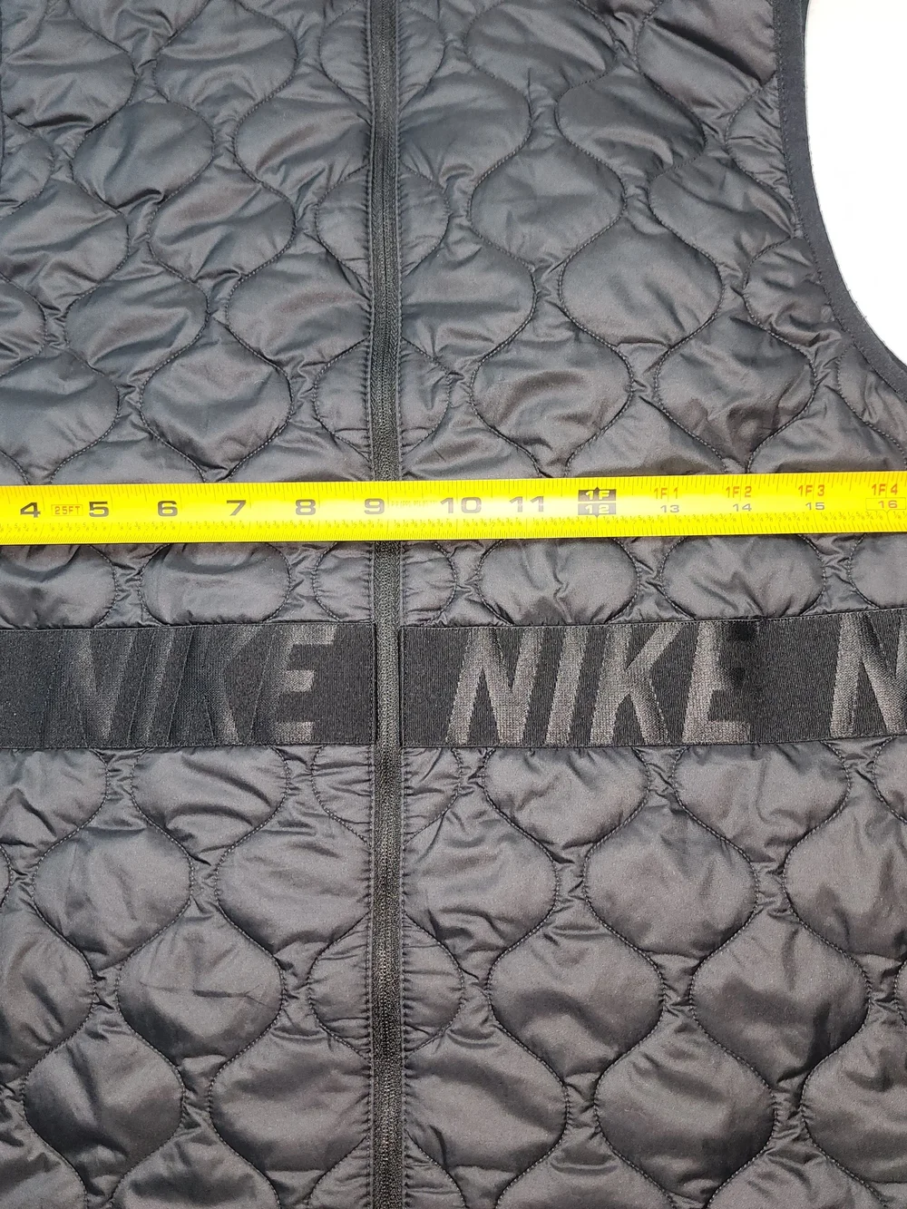 Nike AeroLayer Women's Running Vest Black Size Medium Is Used